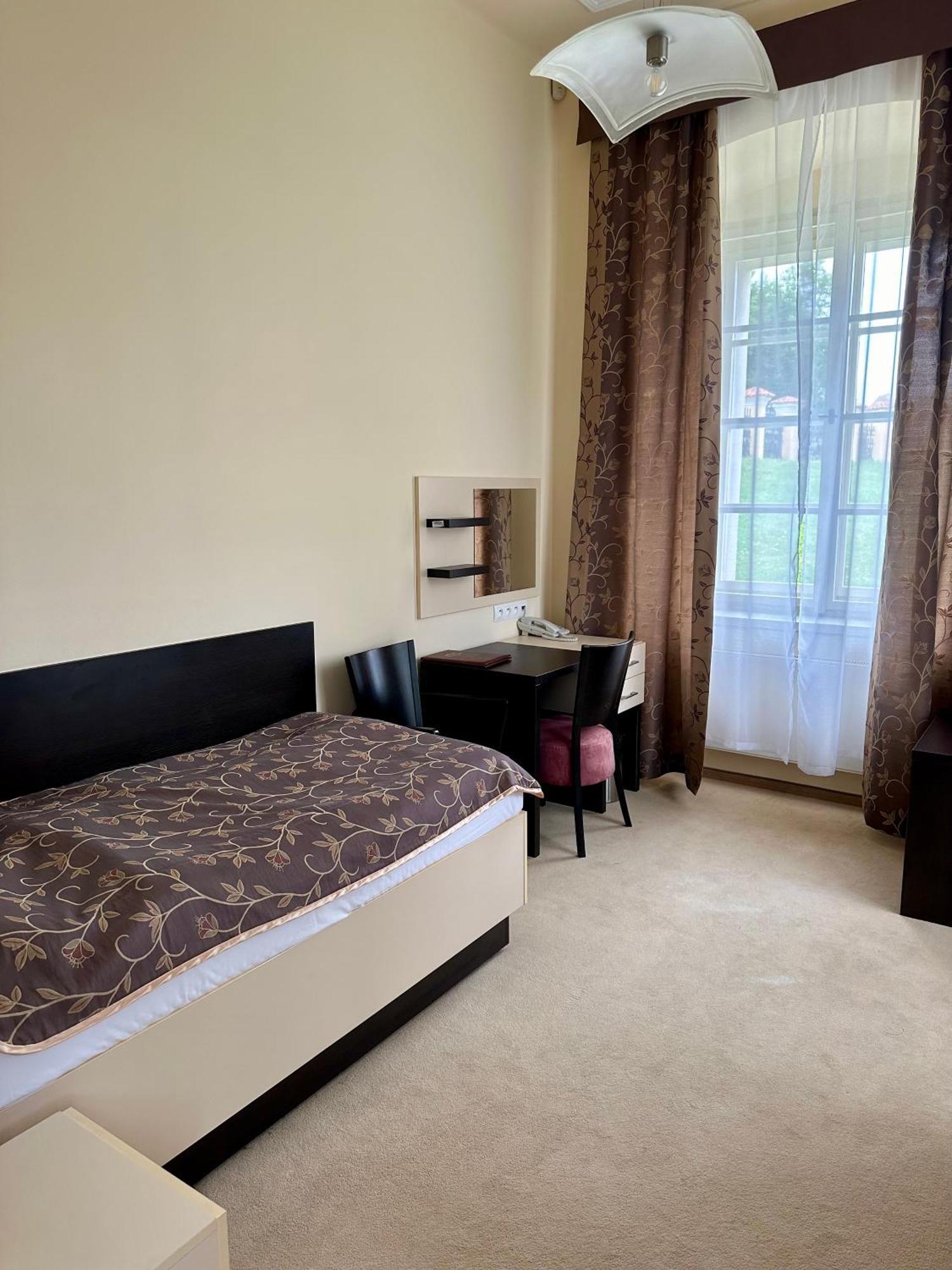 Chateau Liblice Byšice Екстериор снимка