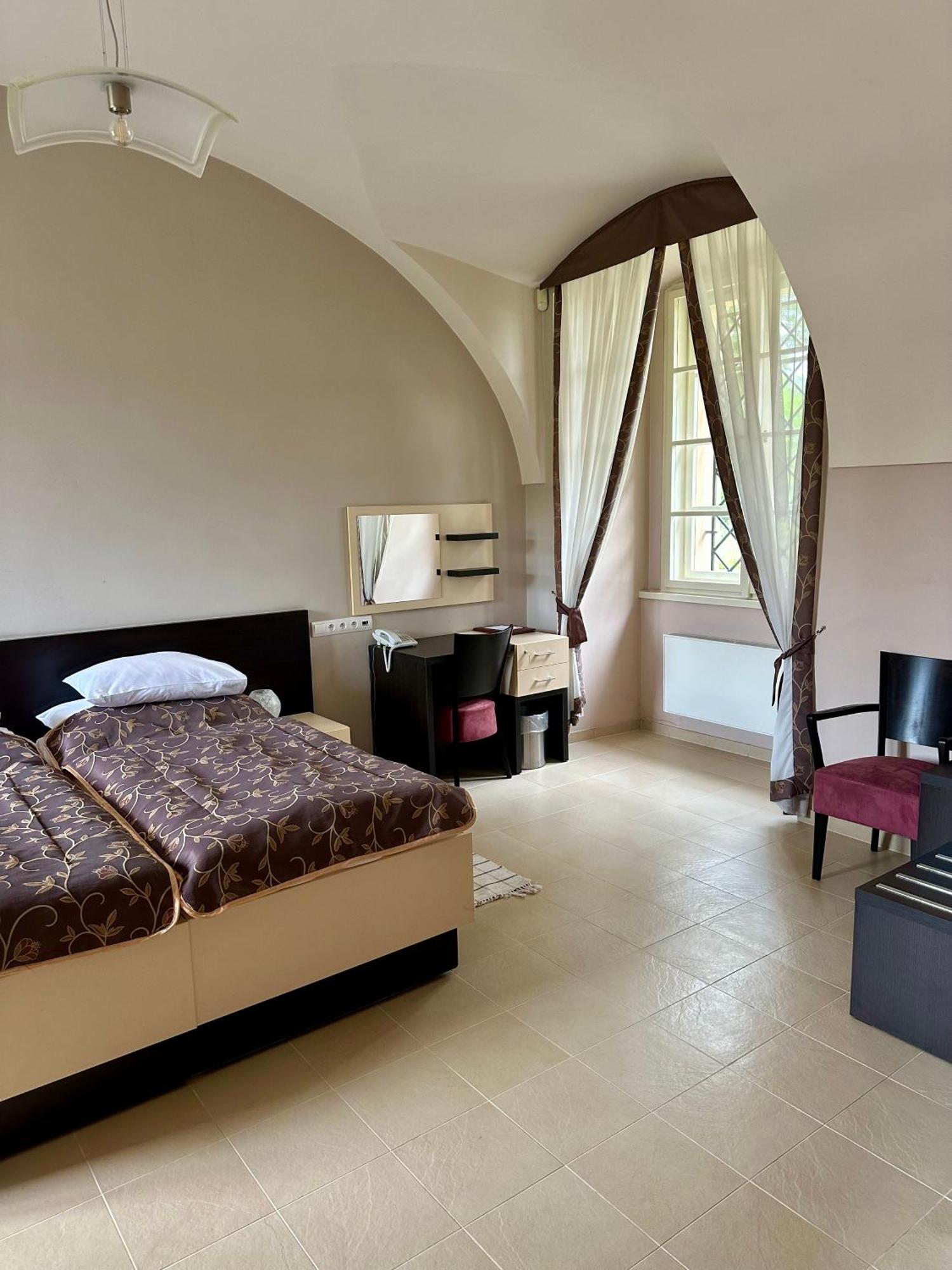 Chateau Liblice Byšice Екстериор снимка